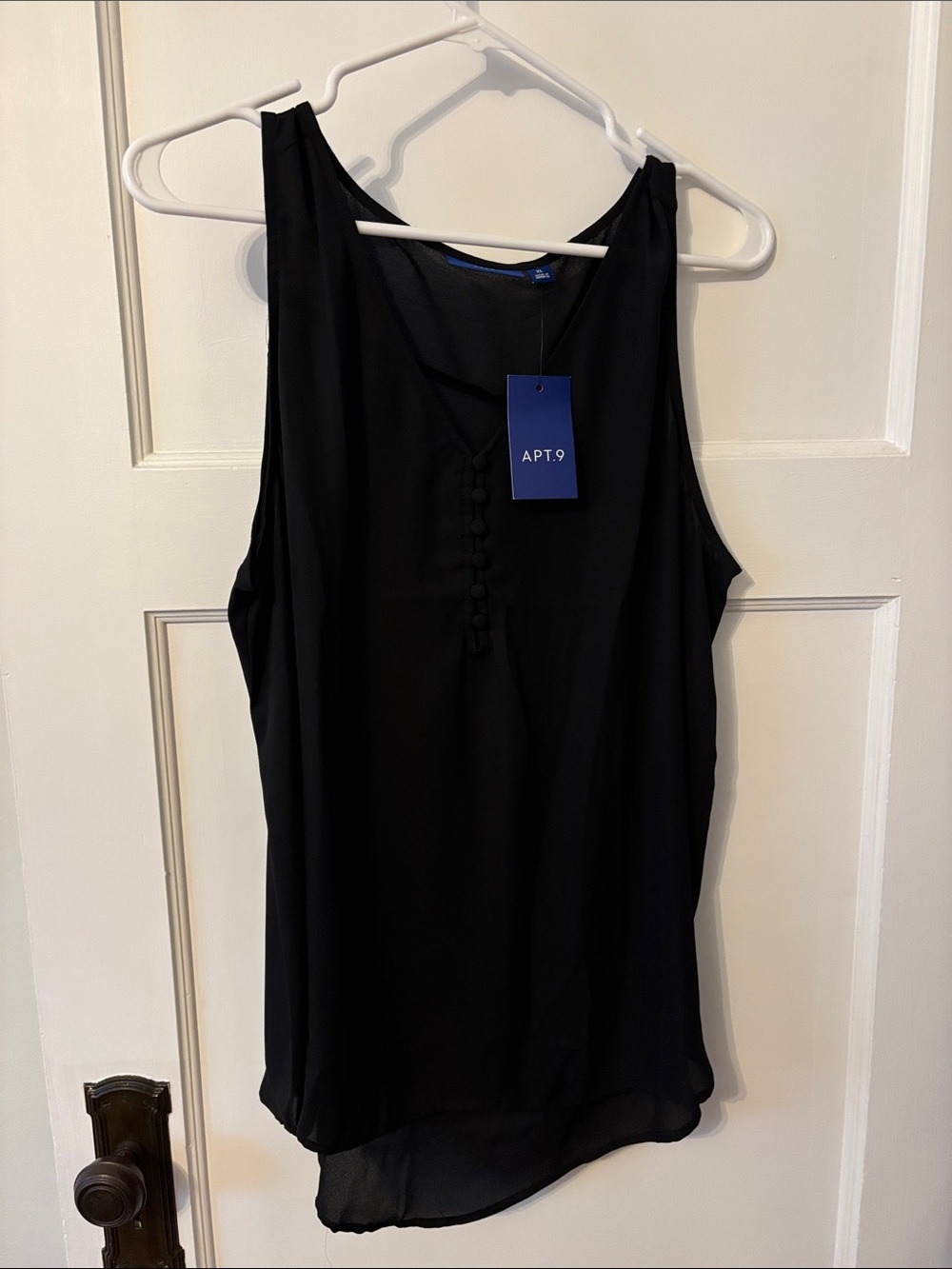 Apt. 9 Black Sleeveless Henley-Style Chiffon Camisole